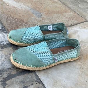 Toms kids shoes size 5.5